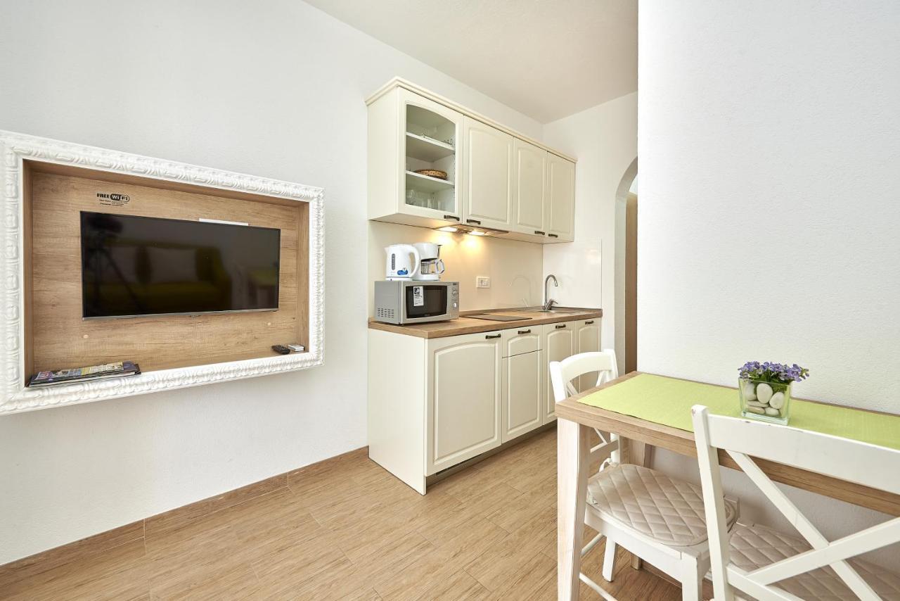 Apartments With A Parking Space Mavarstica, Ciovo - 17803 Trogir Exterior photo