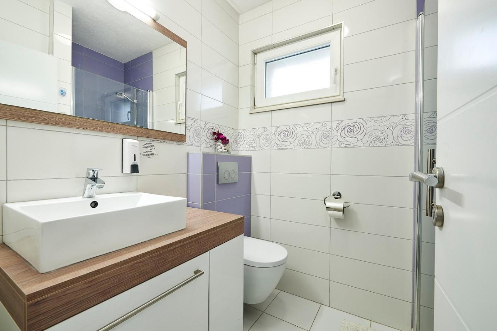 Apartments With A Parking Space Mavarstica, Ciovo - 17803 Trogir Room photo