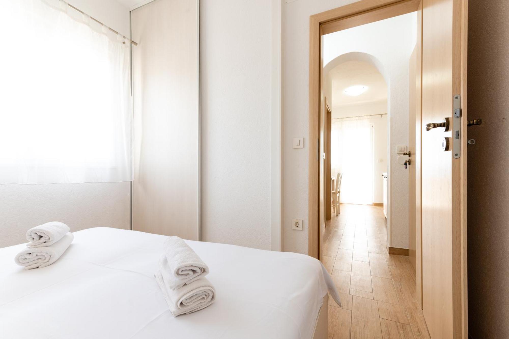 Apartments With A Parking Space Mavarstica, Ciovo - 17803 Trogir Room photo