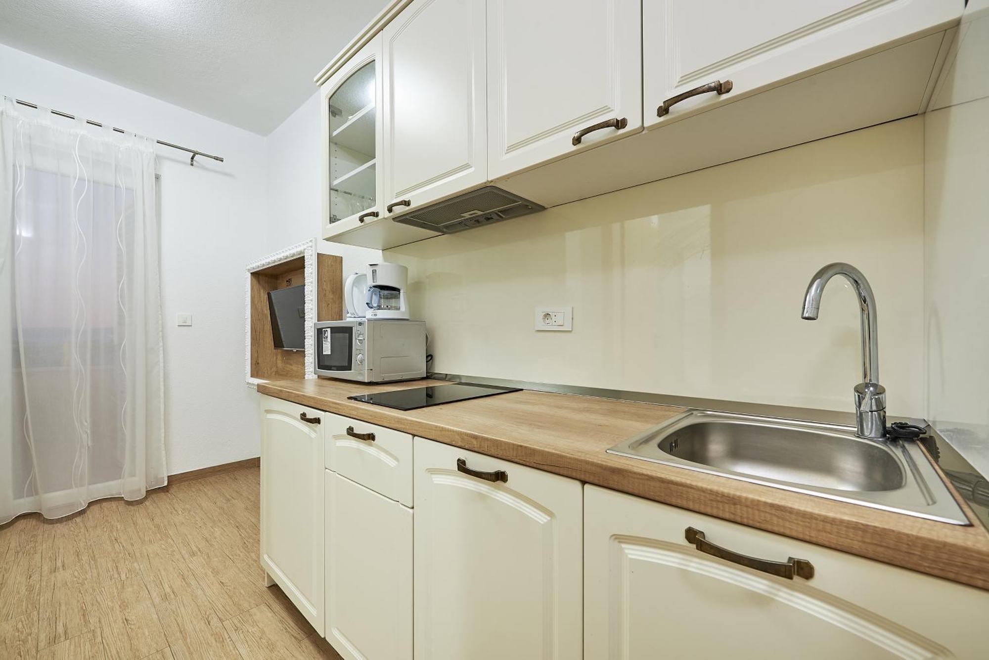 Apartments With A Parking Space Mavarstica, Ciovo - 17803 Trogir Room photo